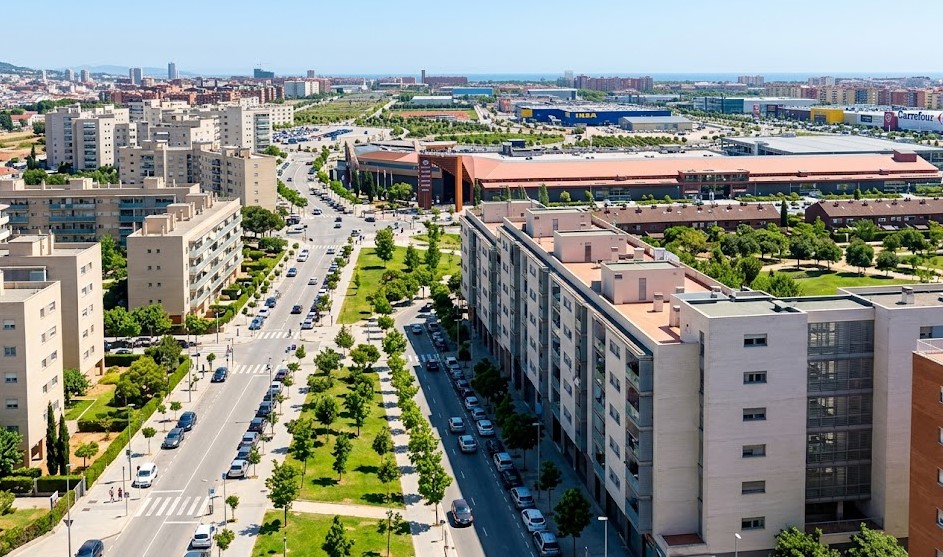 Bloques residenciales modernos del barrio de Montigalà en Badalona